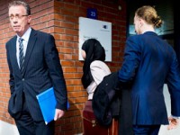 Hollanda’da katolik okulda başörtüsü yasaklandı
